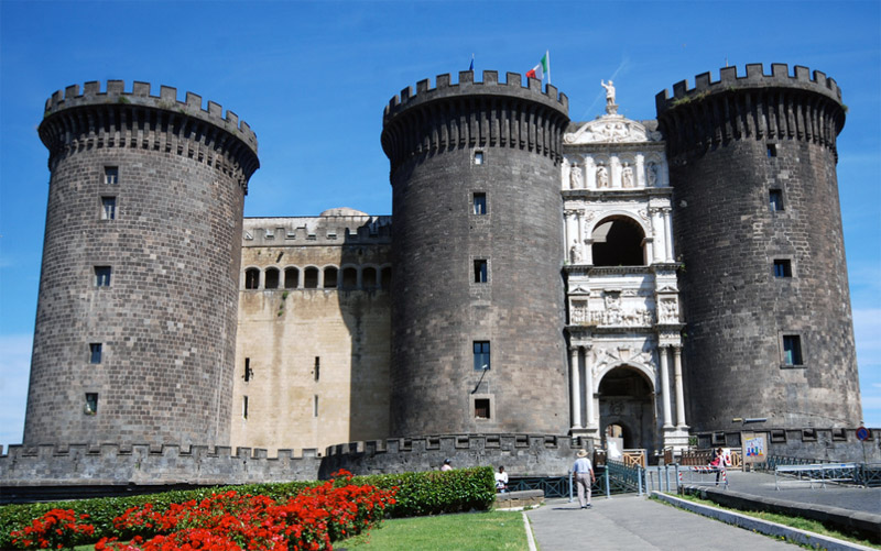 માસ્કિયો એન્જીયોનો (નવો કેસલ) - Napoli | Secret World Trip Planner