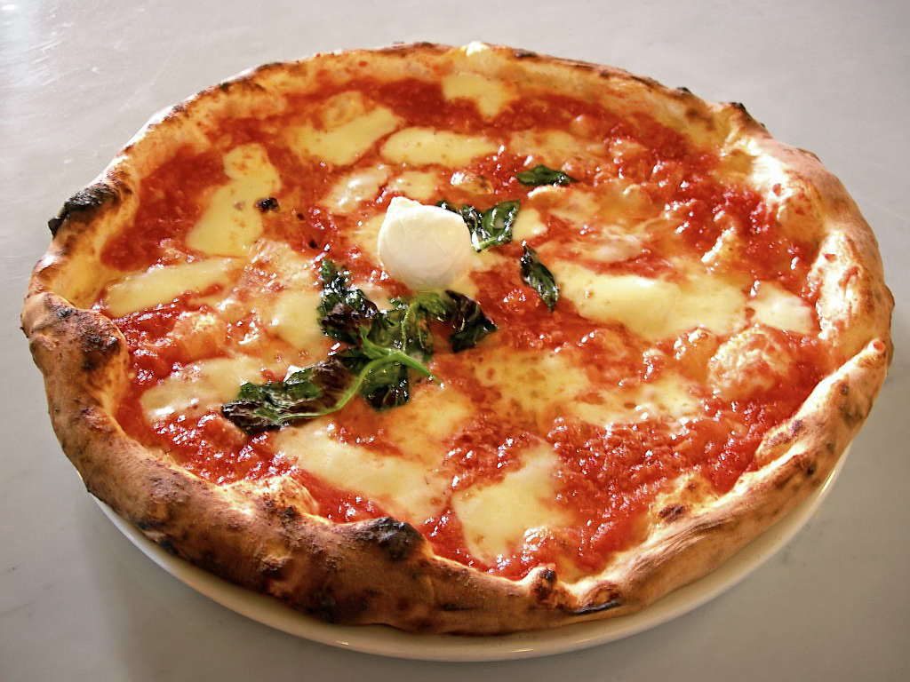 Pizza... ein einzigartiges Gericht auf der Welt — Napoli