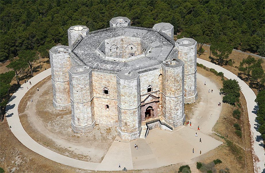 Castel del Monte - Castel del Monte | Secret World Trip Planner