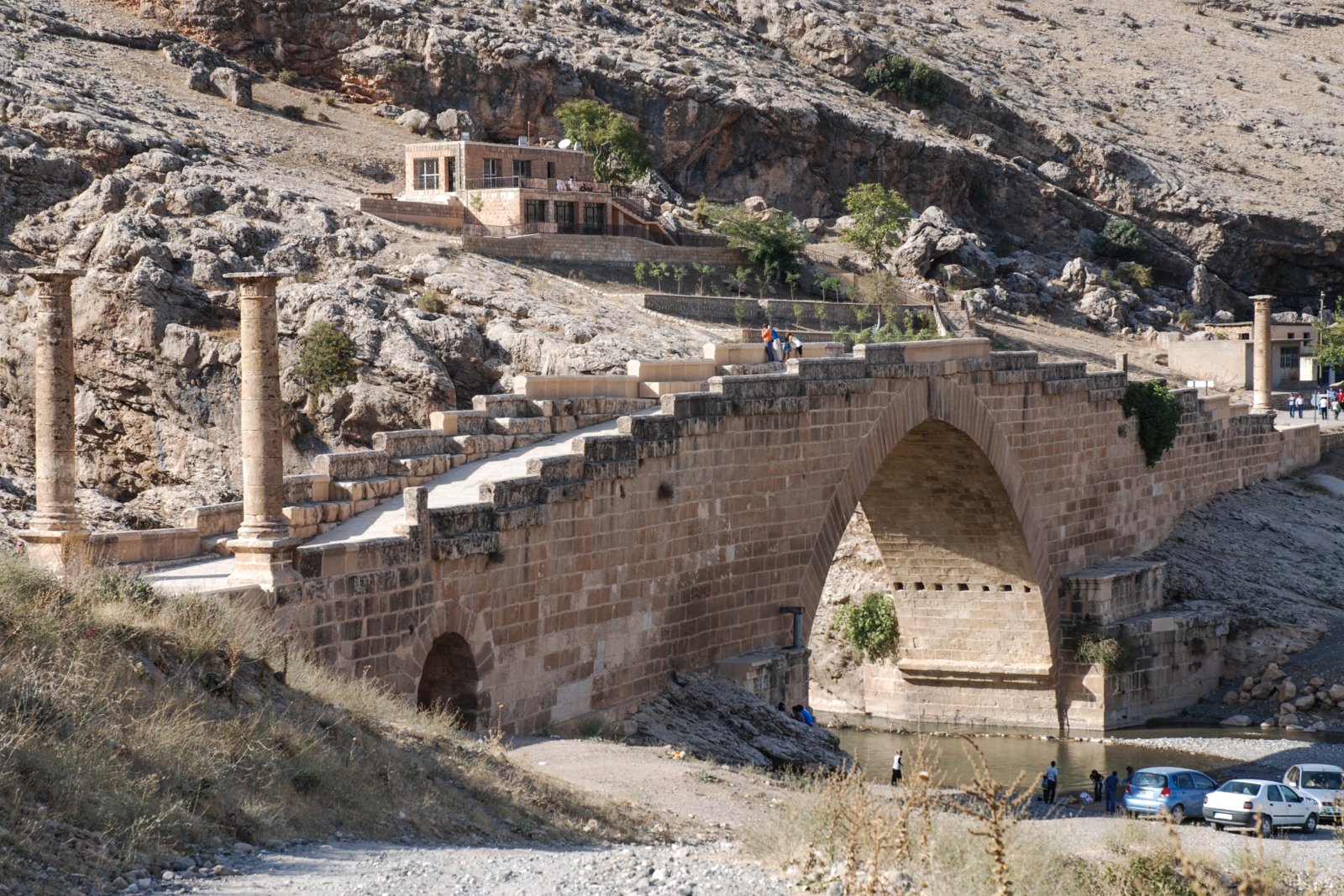 Die Cendere-Brücke ist die älteste in Rom - 02400 Burmap?nar Köyü/Kahta/Kahta/Ad?yaman | Secret World Trip Planner