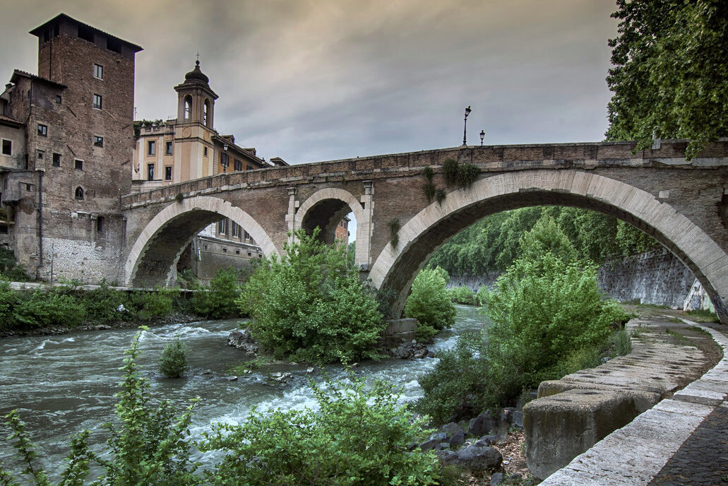 रोम: Pons Fabricius (पोंटे देई Quattro पूंजी) - Roma | Secret World Trip Planner