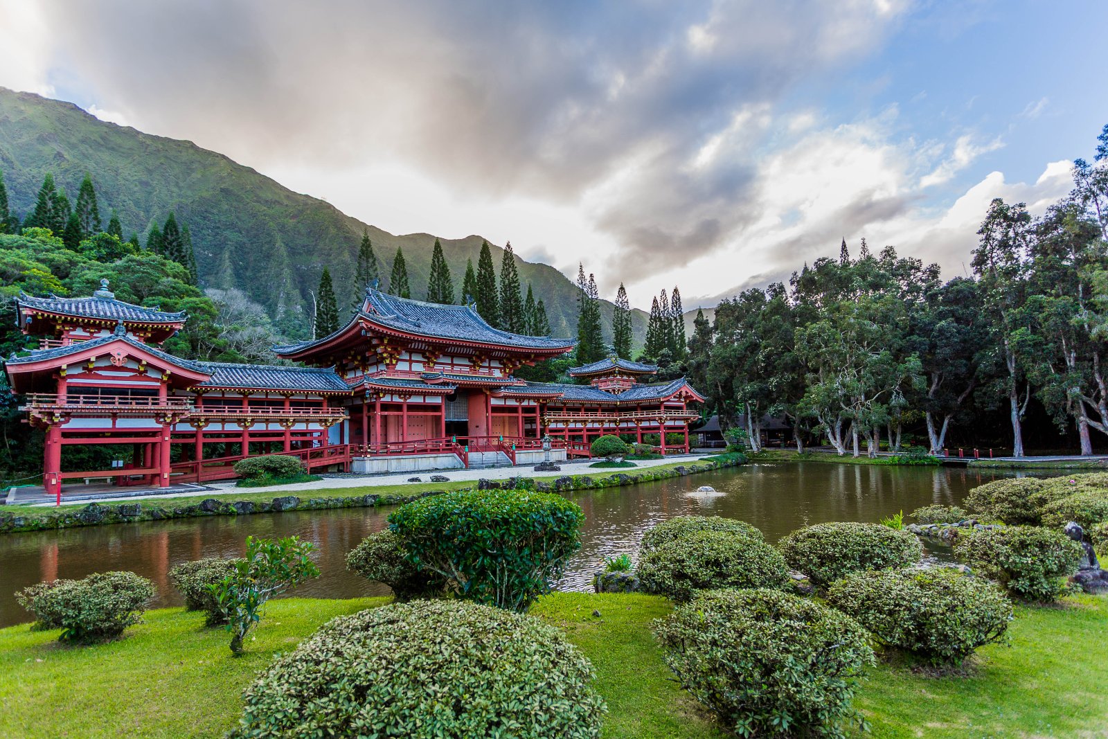 Byodo in Temple,a Buddhist Pure Land (Jodo)architecture - Kaneohe | Secret World Trip Planner