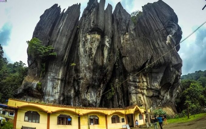 Yana and the Secret passage in the Rock — Yana