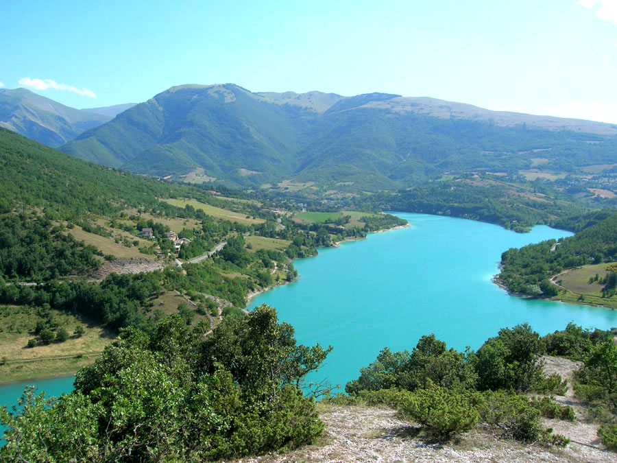 ທະເລສາບ Fiastra - Lago di Fiastra | Secret World Trip Planner