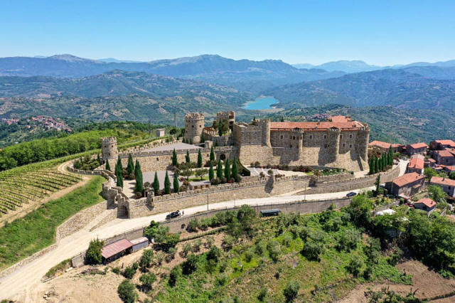 Замок Рокка Чіленто - Rocca Cilento | Secret World Trip Planner