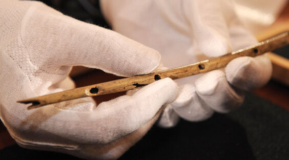 Die Knochenflöten, die in der Höhle von Geißlösterle gefunden wurden|Deutschland — Tübingen