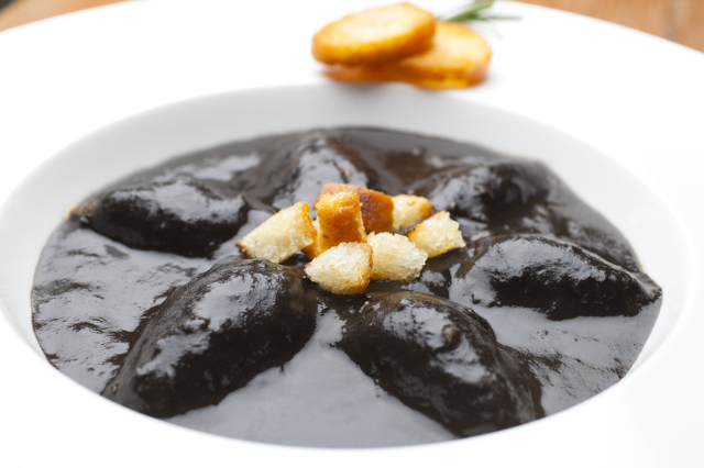 CALAMARETTO NEL SUO INCHIOSTRO - San Sebastián | Secret World Trip Planner