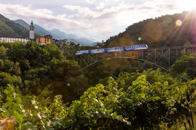 Foliage con la Ferrovia Centovalli — Domodossola
