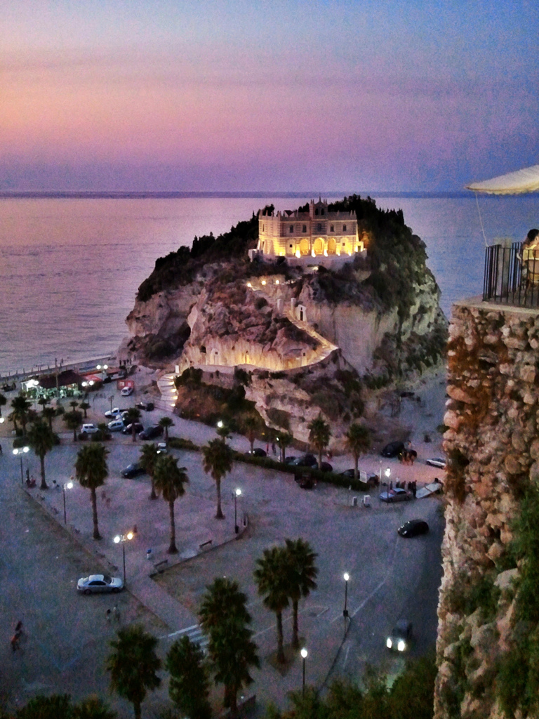 S. María da illa - Tropea | Secret World Trip Planner