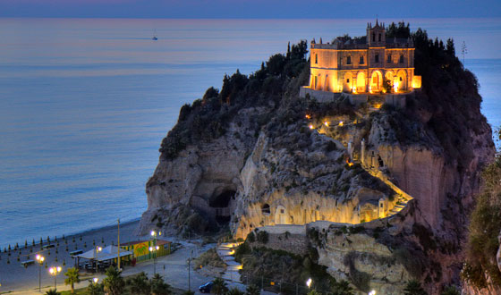 S. María da illa - Tropea | Secret World Trip Planner