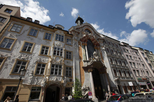 Nepomuk Aziz John Kilisesi - München | Secret World Trip Planner
