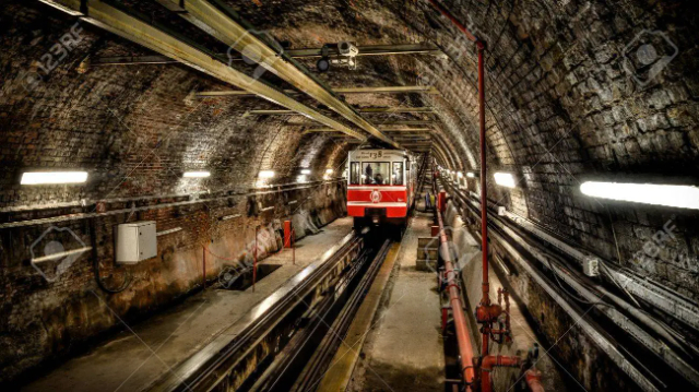 Tünel, die zweitälteste städtische U-Bahn der Welt - Tersane Cd. No:9 | Secret World Trip Planner