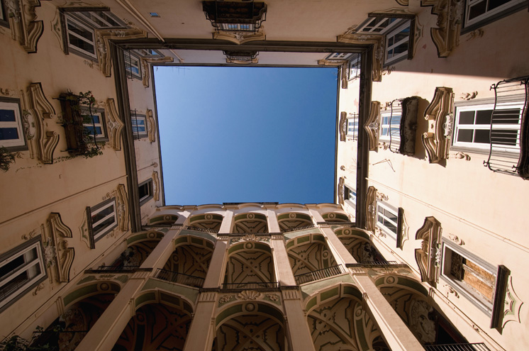 Ikulu ya Mhispania - Napoli | Secret World Trip Planner