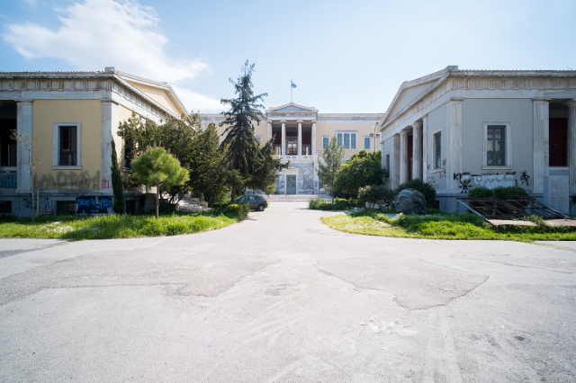 Il monumento del Politecnico di Atene - Athina | Secret World Trip Planner