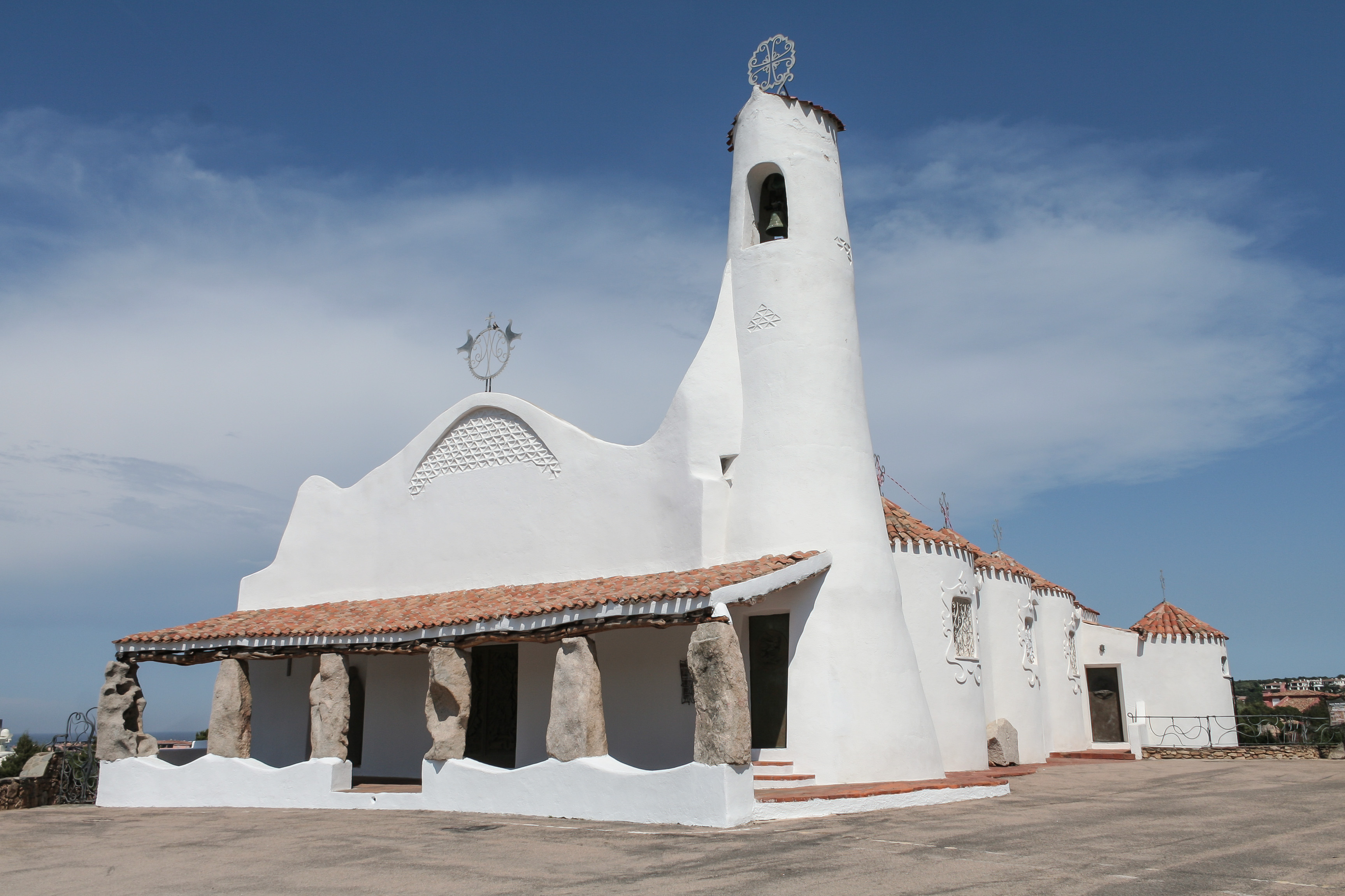 Stella Maris la chiesa di Porto Cervo - Secret World - Porto Cervo | Secret World Trip Planner