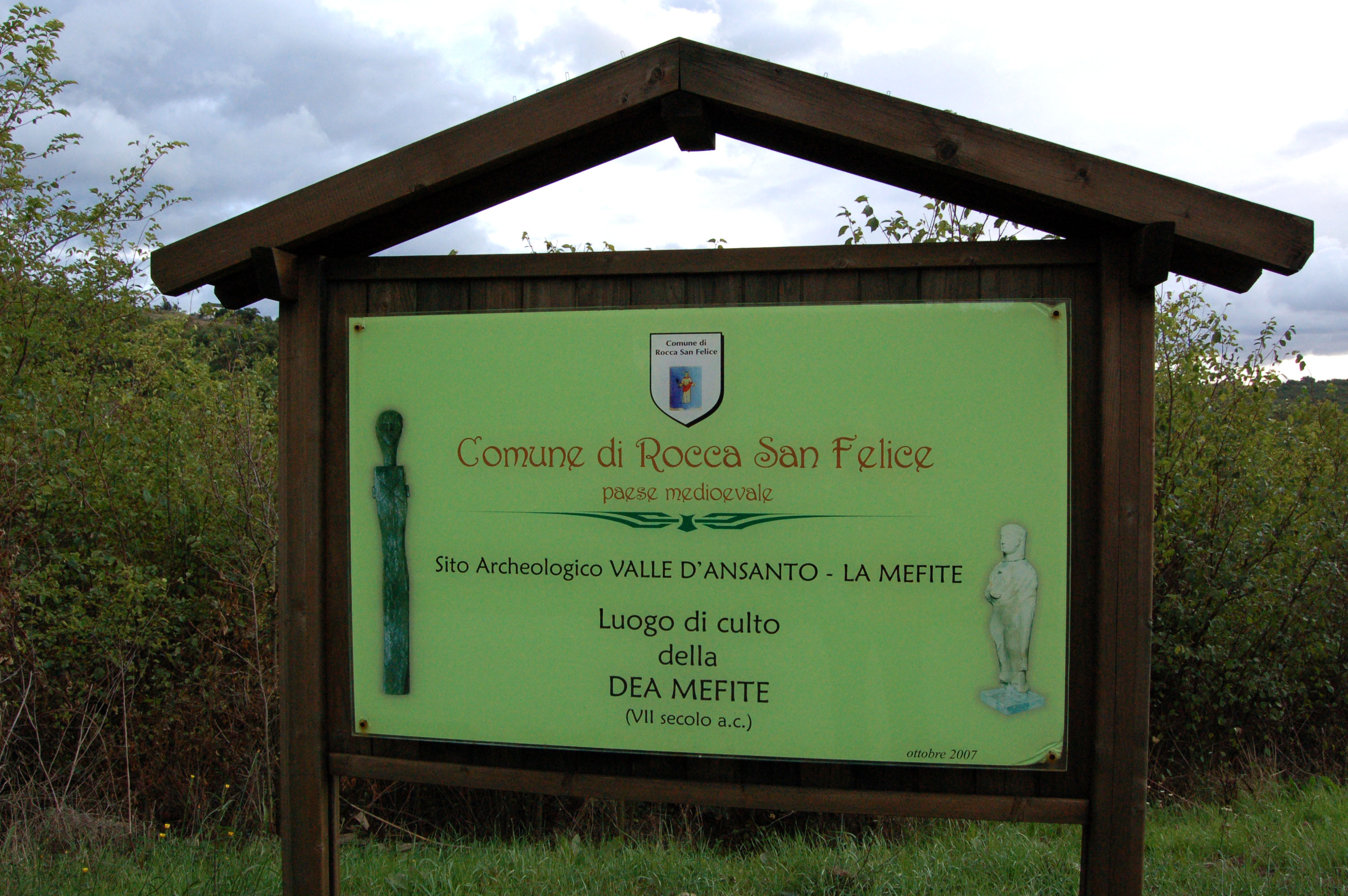 Mefite la porta dell’inferno.... - Rocca San Felice | Secret World Trip Planner