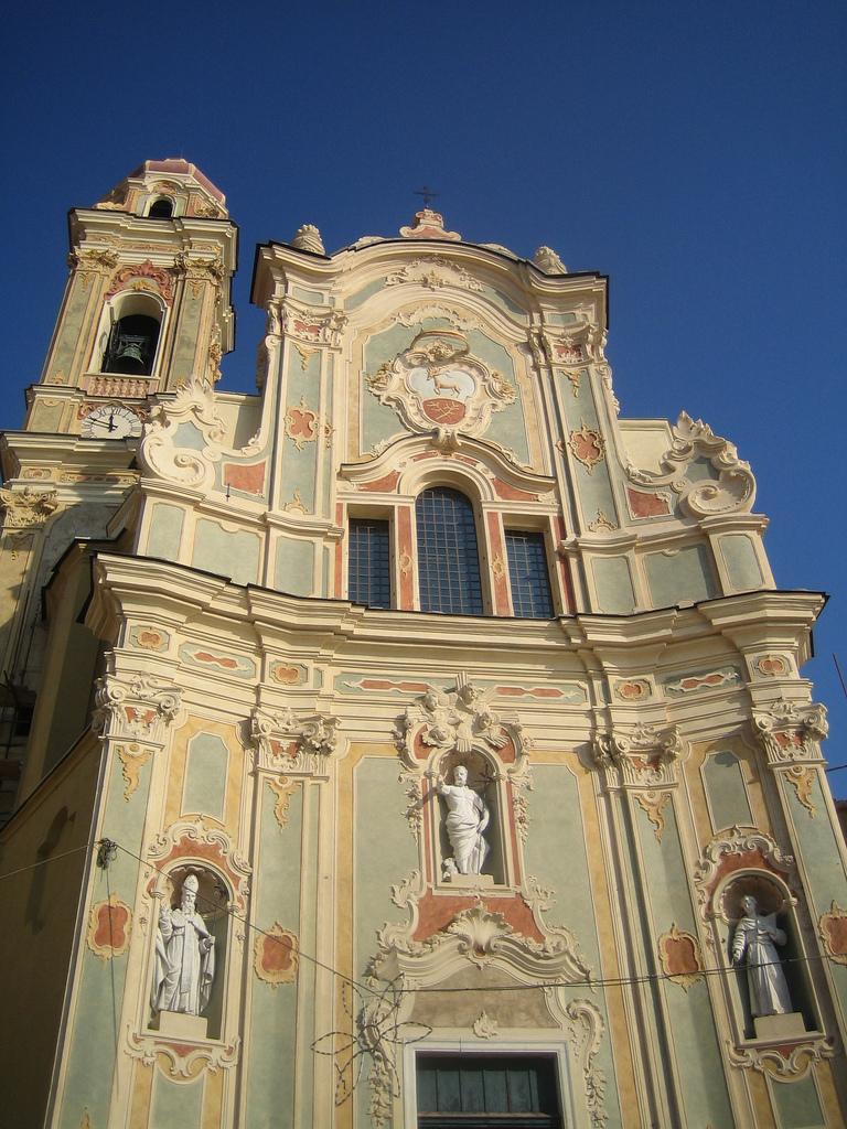 Cervo: Chiesa di San Giovanni Battista - Cervo | Secret World Trip Planner