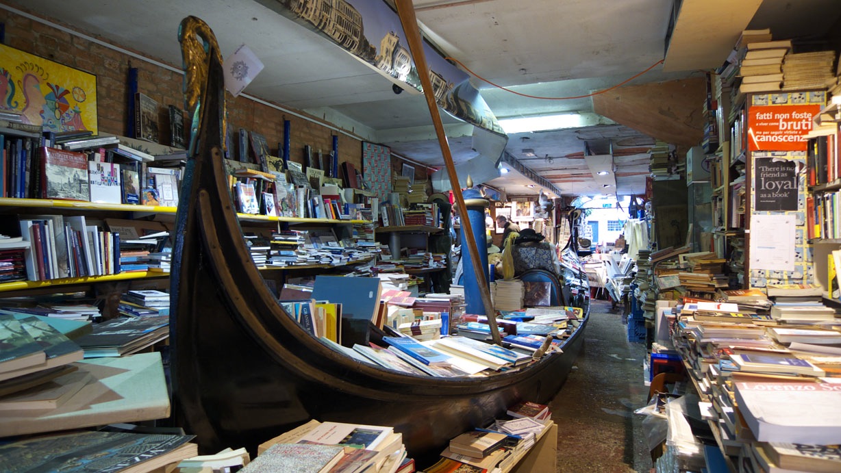 Libreria Acqua Alta - Venezia | Secret World Trip Planner