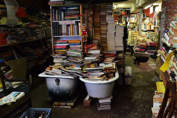 Libreria Acqua Alta - Venezia | Secret World Trip Planner