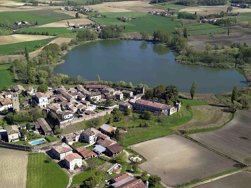 Castellaro Lagusello - Castellaro Lagusello | Secret World Trip Planner