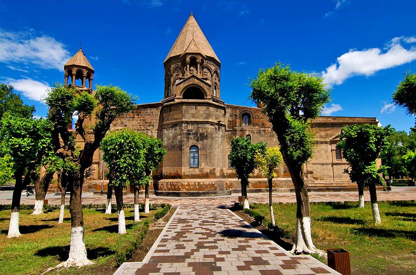 Cattedrale di Echmiadzin - Echmiadzin | Secret World Trip Planner