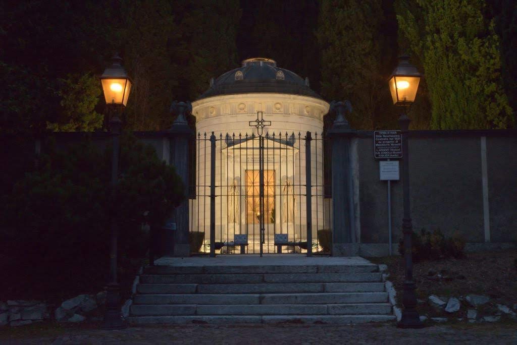 Tomba di Camnago o di Alessandro Volta — Camnago Volta