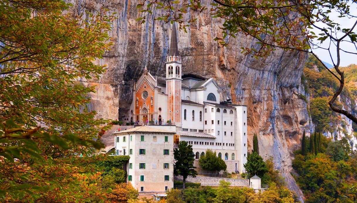 Il Santuario della Madonna della Corona — Santuario della Madonna della Corona