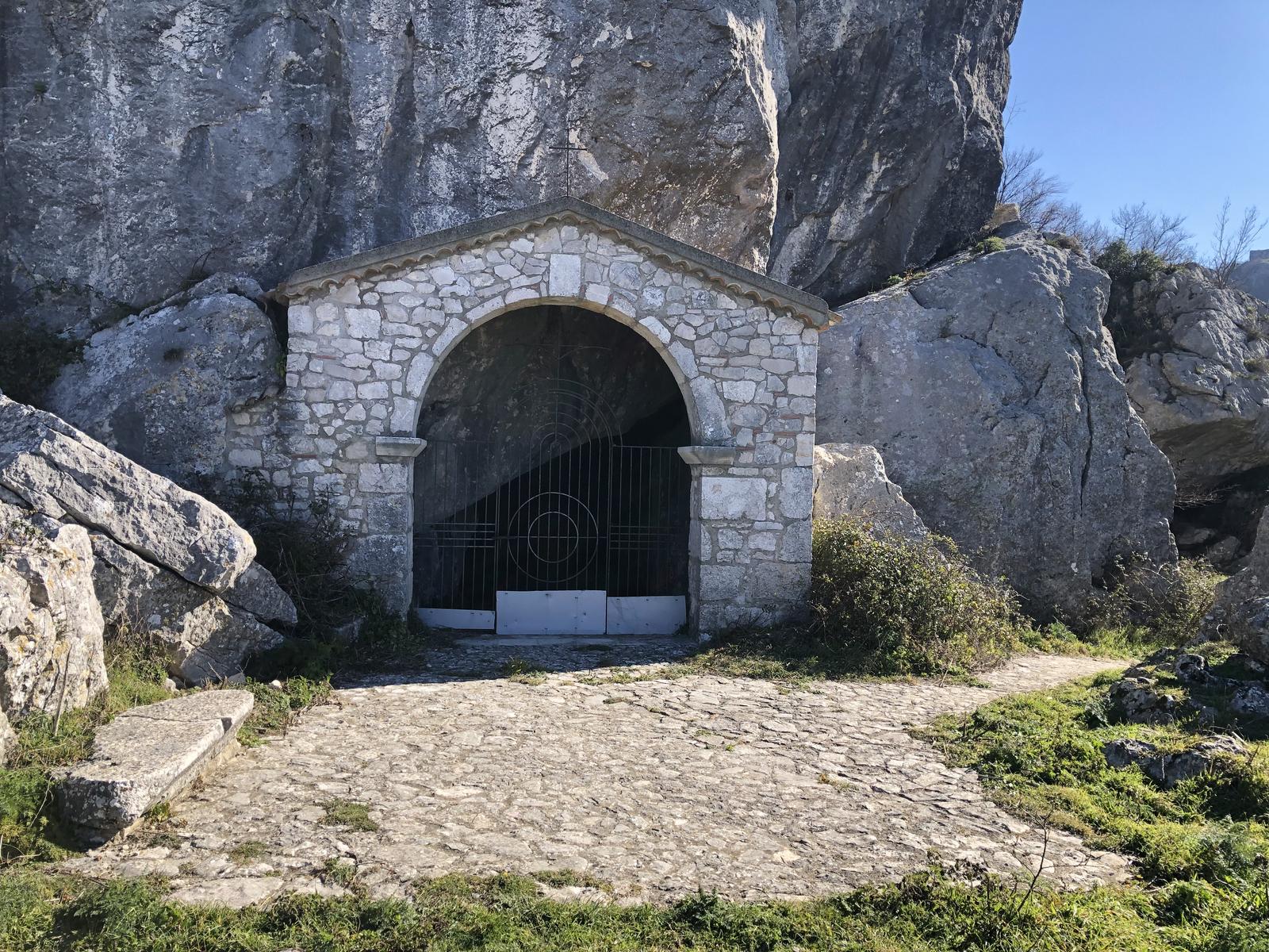 À la Découverte de la Magique Grotte de la Leonessa - 82032 Cerreto Sannita BN | Secret World Trip Planner