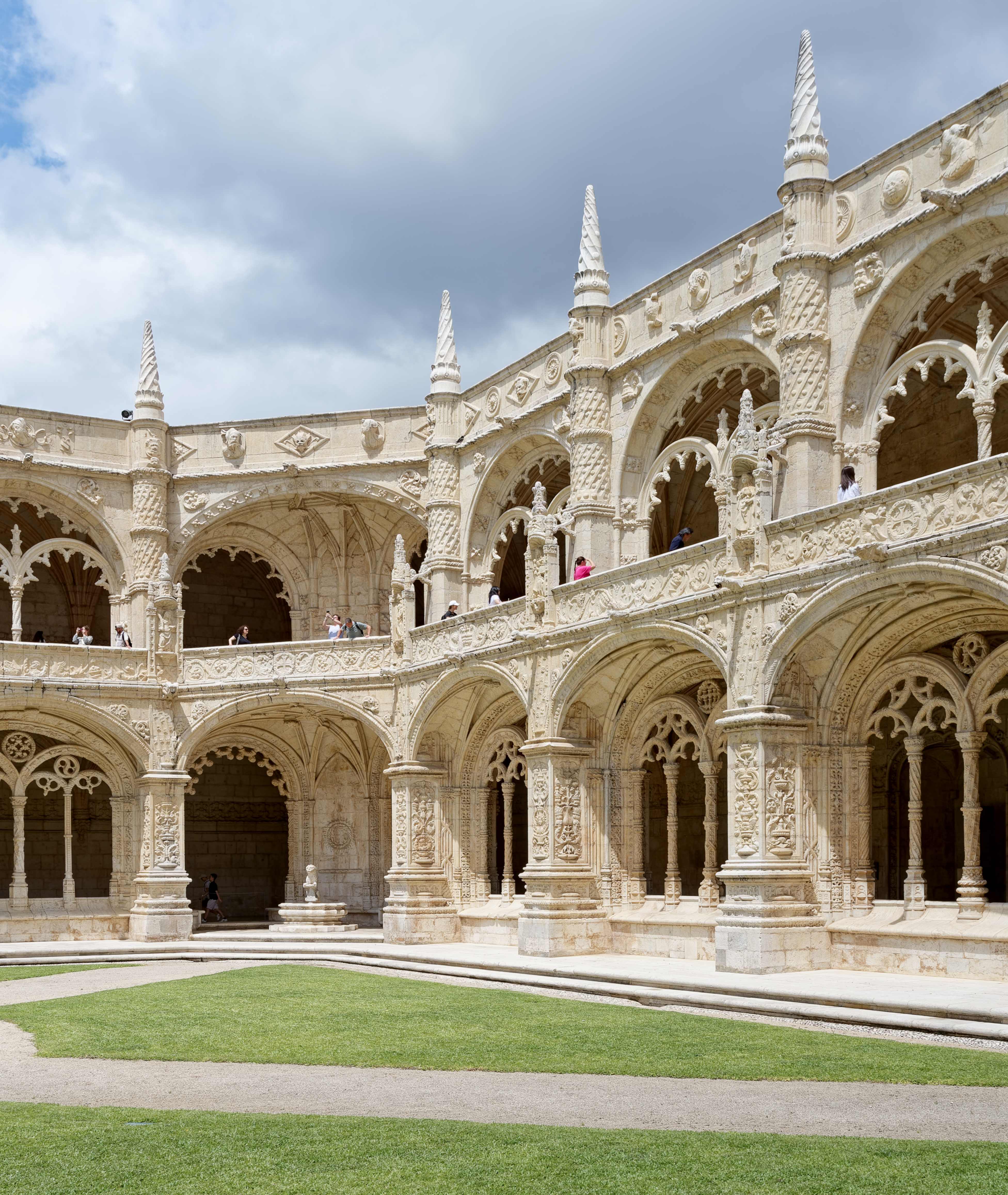 Discovering the Majestic Monastery of Jerónimos - Praça do Império 1400-206 Lisboa | Secret World Trip Planner