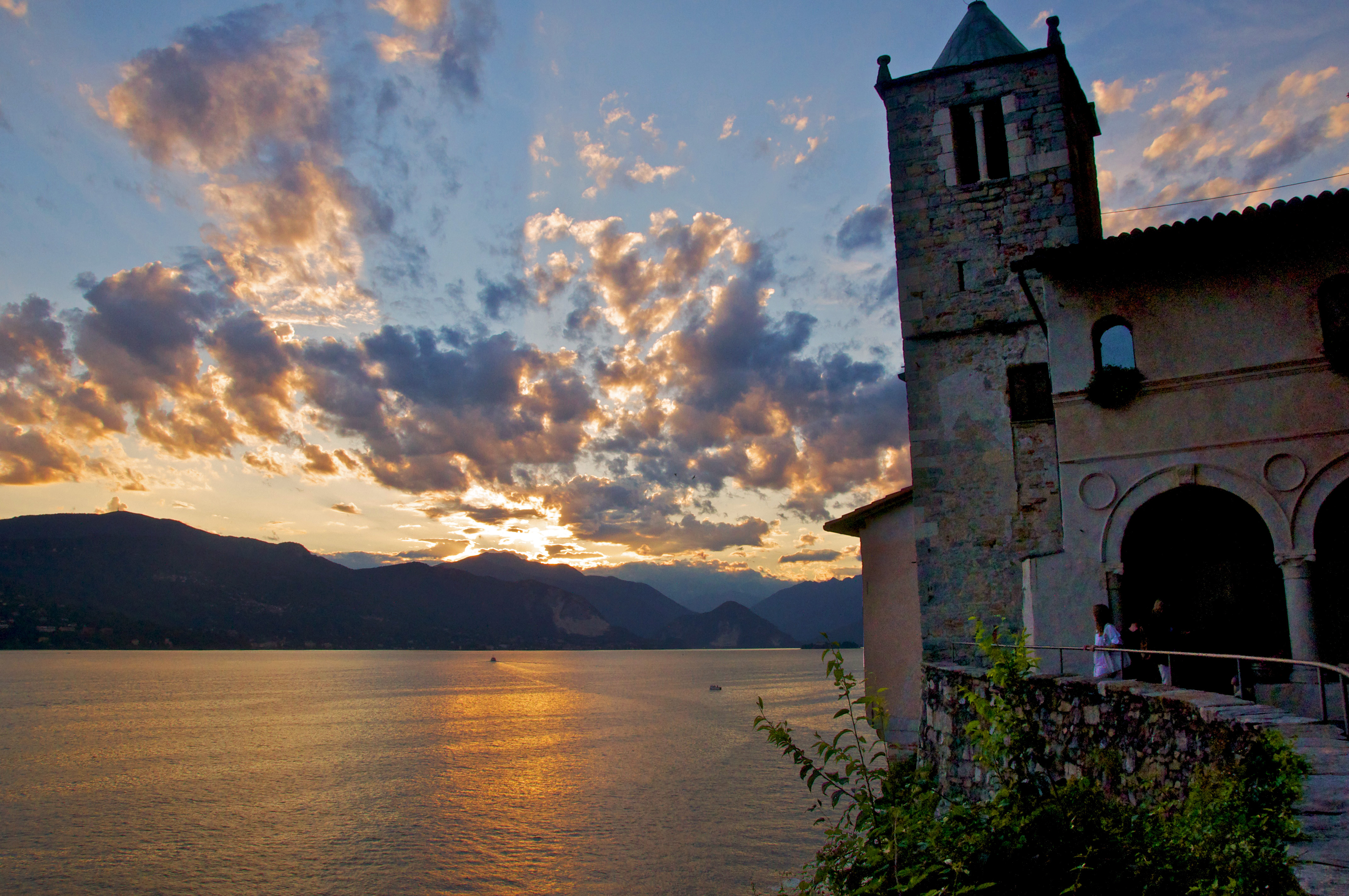 Eremo di Santa Caterina del Sasso - Leggiuno | Secret World Trip Planner