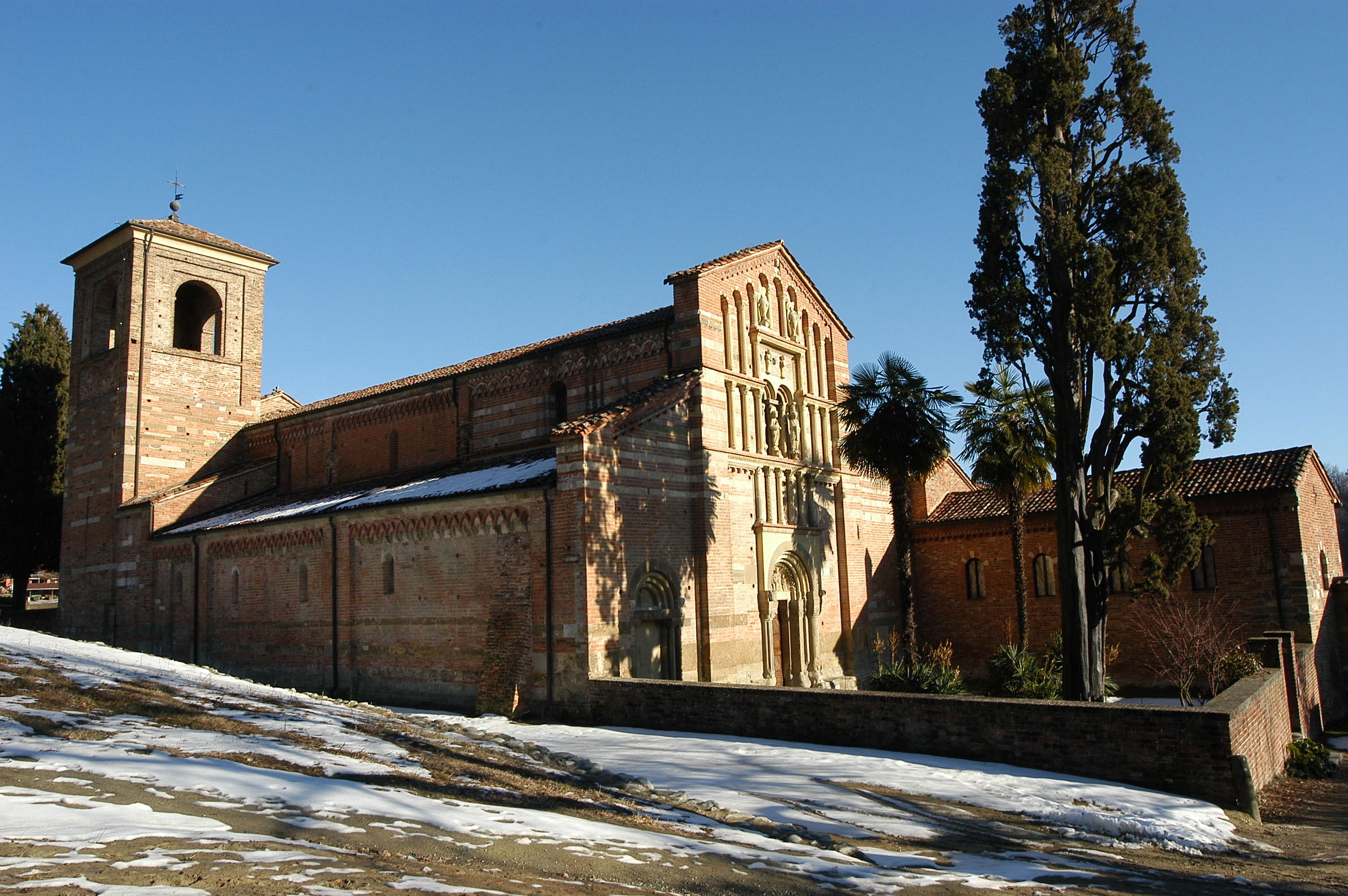 Abbazia di Santa Maria di Vezzolano  - Località Vezzolano | Secret World Trip Planner