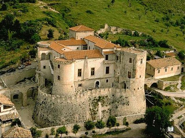 Castello Pandone - Cerro al Volturno IS | Secret World Trip Planner