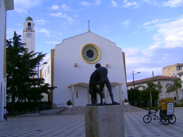 Statua di Ercole ed il leone - Policoro | Secret World Trip Planner