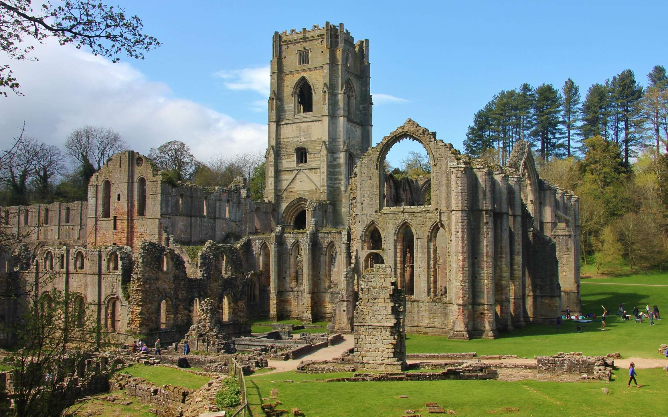 Fountains Abbey: one of the best preserved ruined Cistercian monasteries — Abbazia di Fountains