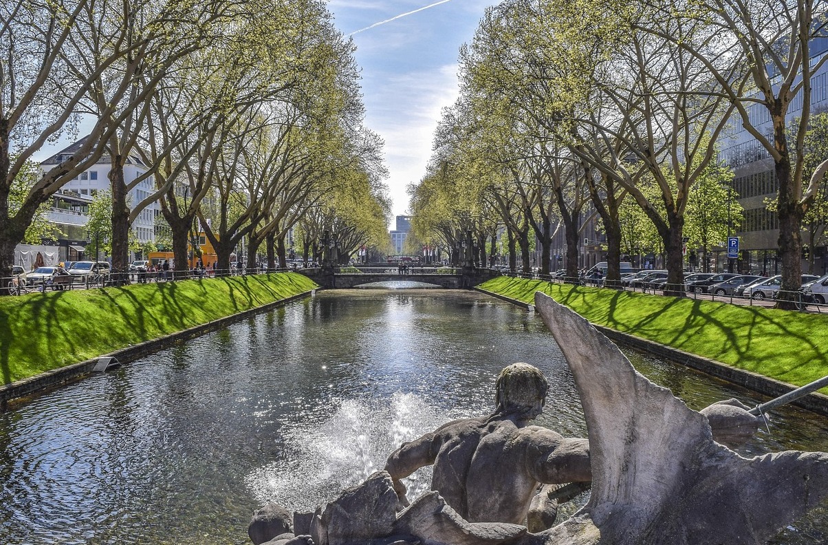 Düsseldorf: Die Königsallee ist der eleganteste Boulevard der Stadt - Düsseldorf | Secret World Trip Planner