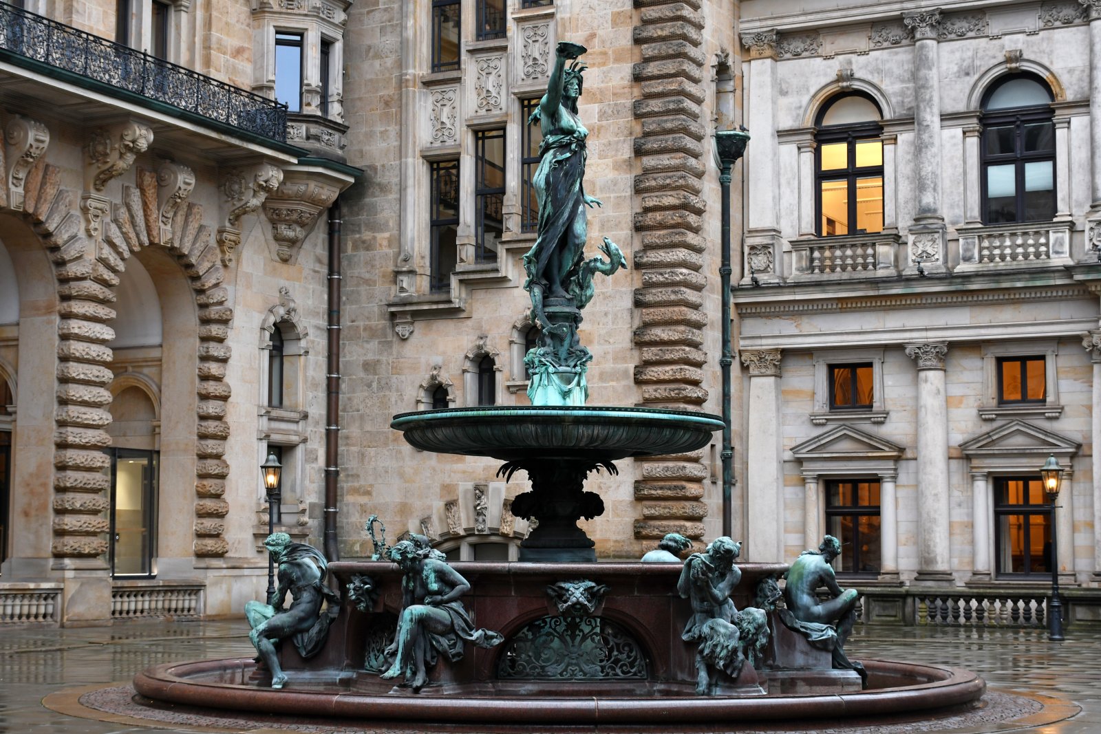 Rathaus Hamburg - Hamburg | Secret World Trip Planner