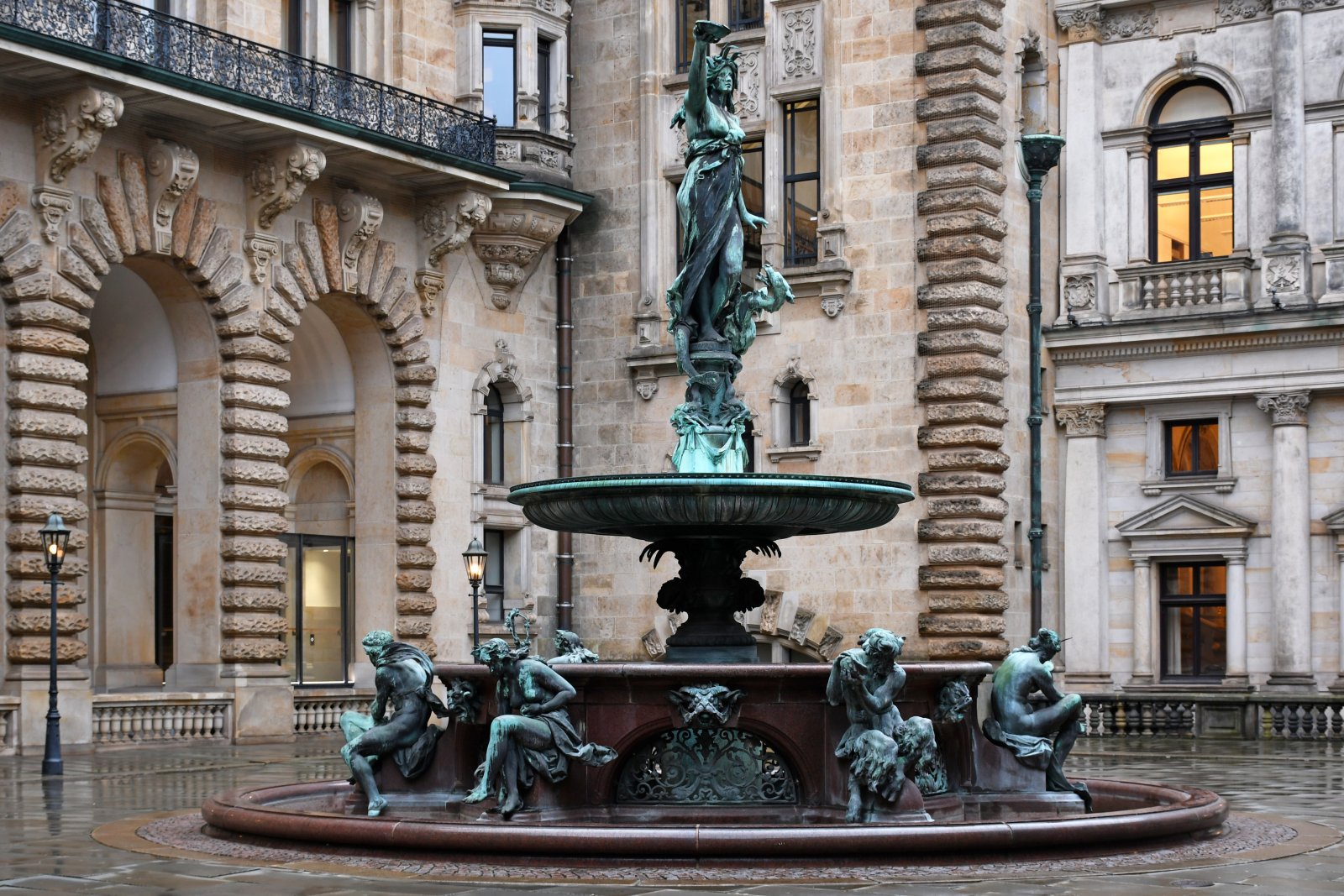 Rathaus Hamburg - Hamburg | Secret World Trip Planner