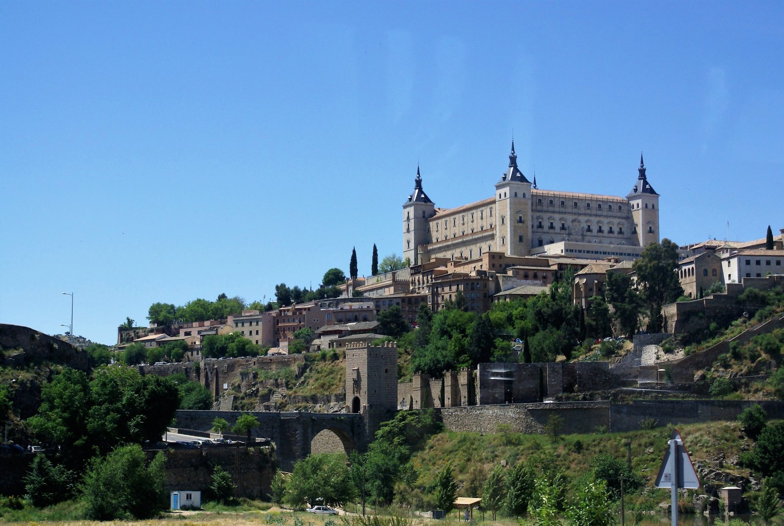 Ausblicke auf den Alcazar in der Ferne vom Mirador del Valle - Toledo | Secret World Trip Planner