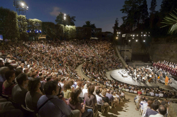 Das Teatre Grec ist ein Amphitheater unter freiem Himmel auf dem Berg Montjuïc — Barcelona