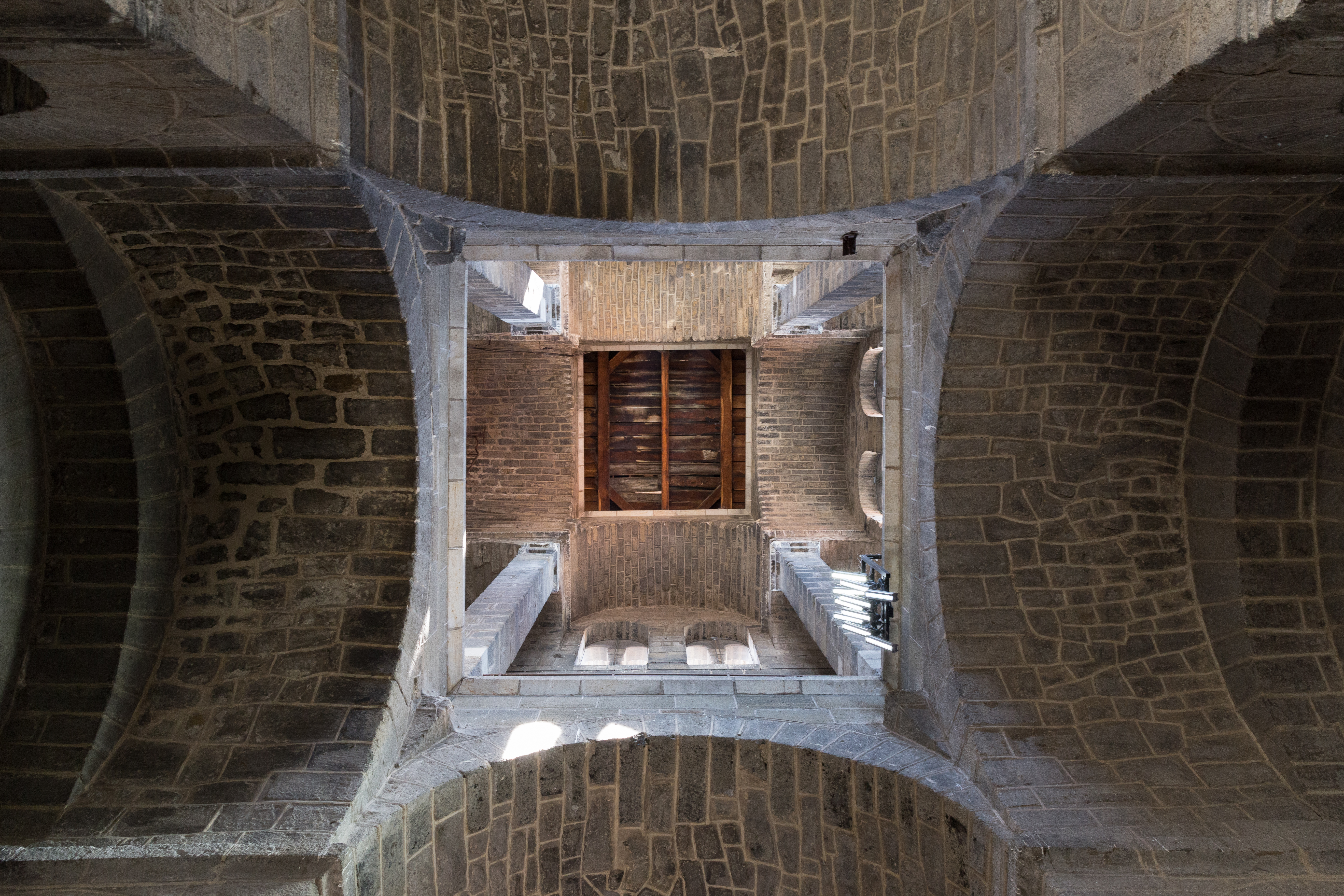 Le Puy Cathedral (Kathedrale Notre-Dame du Puy) - Le Puy-en-Velay | Secret World Trip Planner
