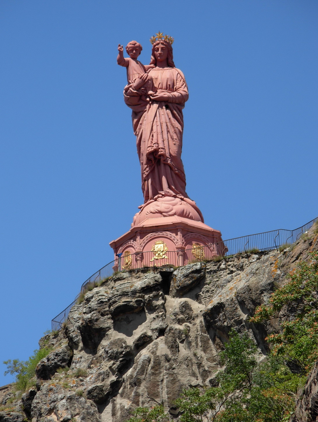 Statue Unserer Lieben Frau von Frankreich in Le Puy-en-Velay - Le Puy-en-Velay | Secret World Trip Planner