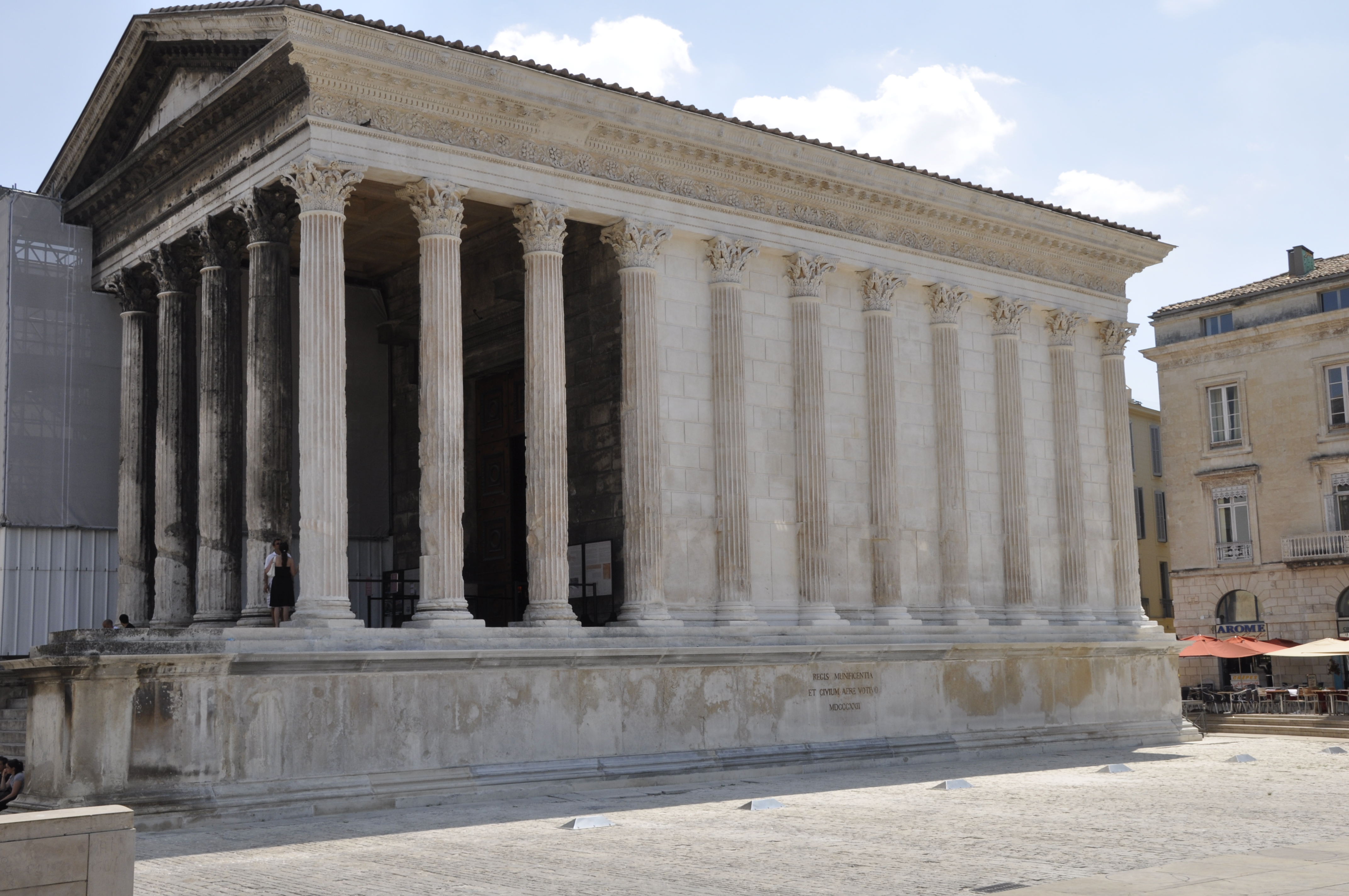 Maison Carèe, an ancient Roman temple in Nîmes - Nîmes | Secret World Trip Planner