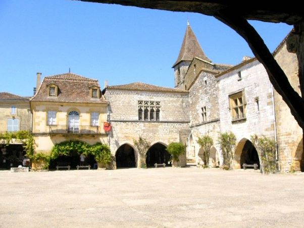 Monpazier,a 13th century bastide — Monpazier