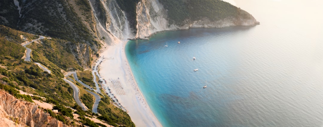 Myrtos Beach - Einer der schönsten Strände der Welt - Spiaggia di Myrtos | Secret World Trip Planner