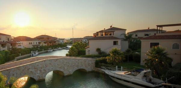 Mooie zonsondergang op de grachten van marinagri - Viale S. Giusto | Secret World Trip Planner