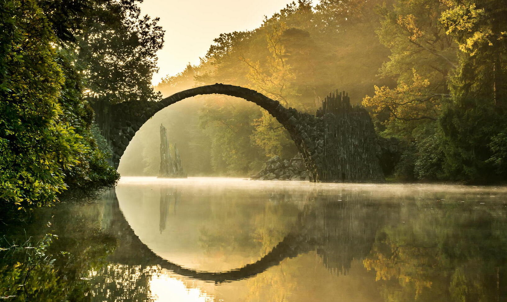 Rakotzbrucke, die Teufelsbrücke — Gablenz