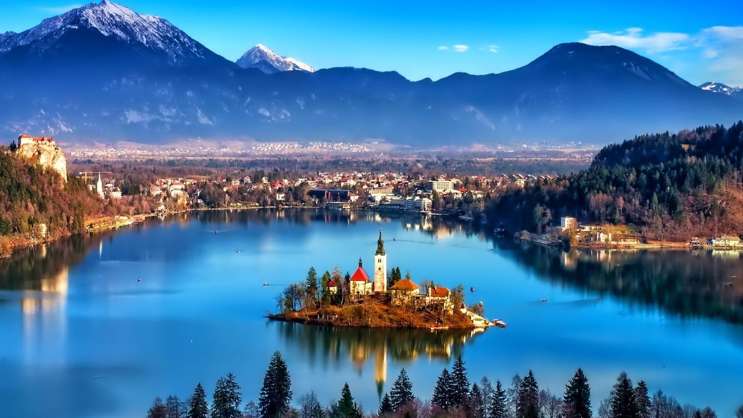 Lake Bled is a romantik lake in the Julian Alps - 4260 Bled | Secret World Trip Planner