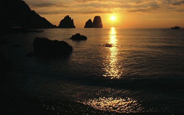 The Faraglioni symbol of Capri - రహస్య ప్రపంచ - I Faraglioni | Secret World Trip Planner