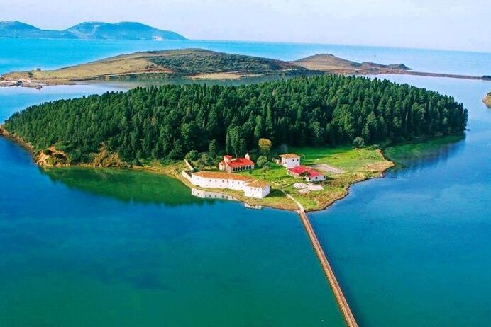 Das Kloster der Heiligen Maria auf der Insel Zvernec — Zvërnec