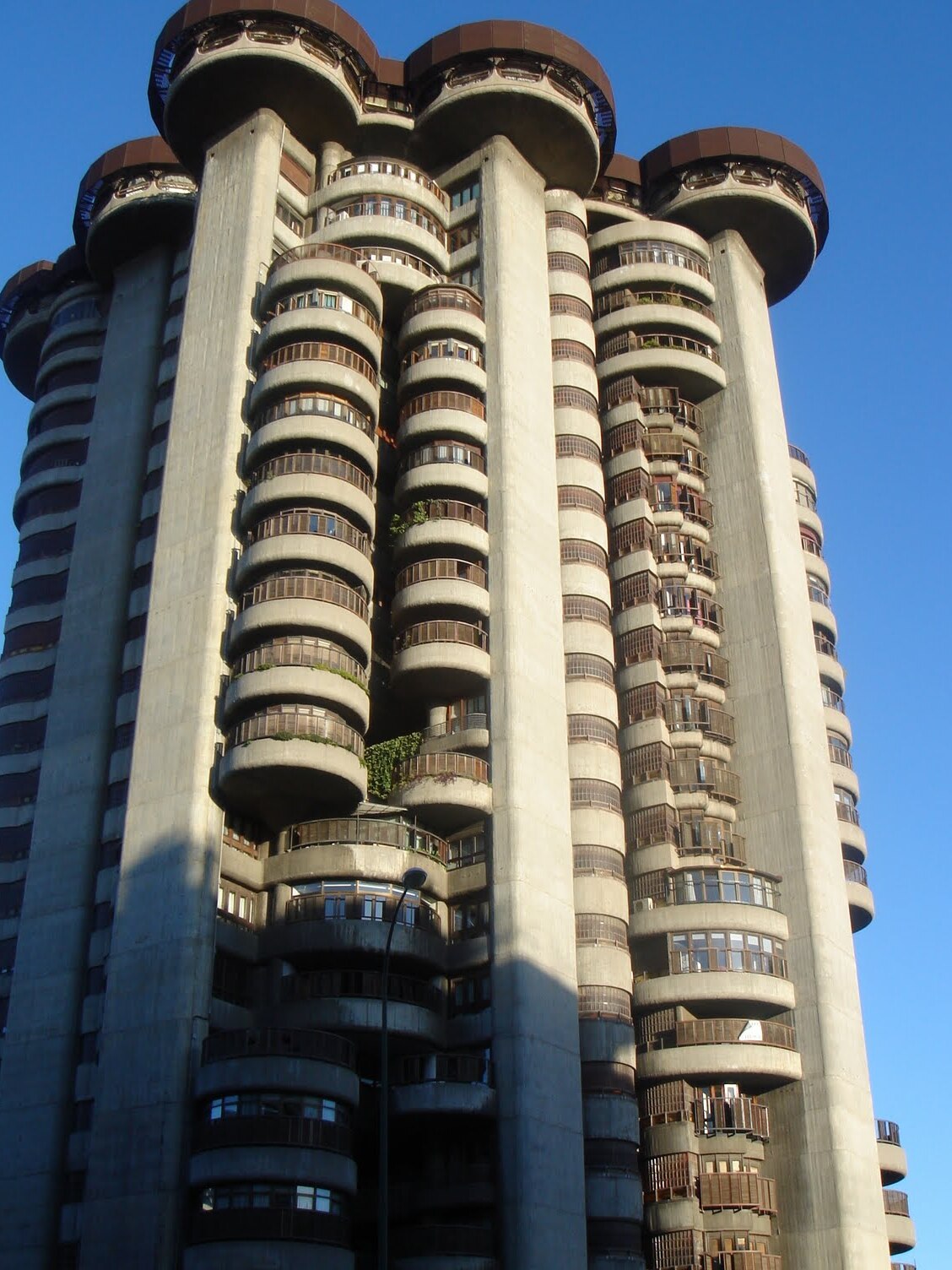 Torres Blancas by architect Sáenz de Oiza - Madrid | Secret World Trip Planner